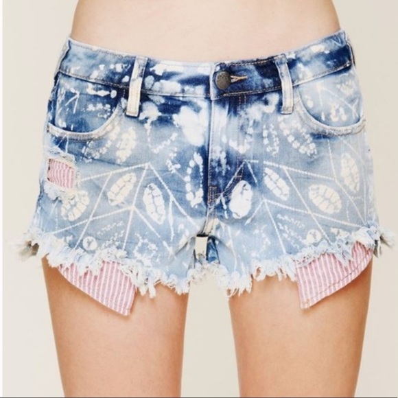 Free People Shibori Cuttoff Jean Shorts - Picture 4 of 12